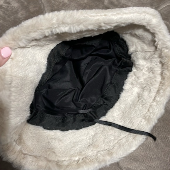 Ivory so soft plush bucket hat - Picture 2 of 5